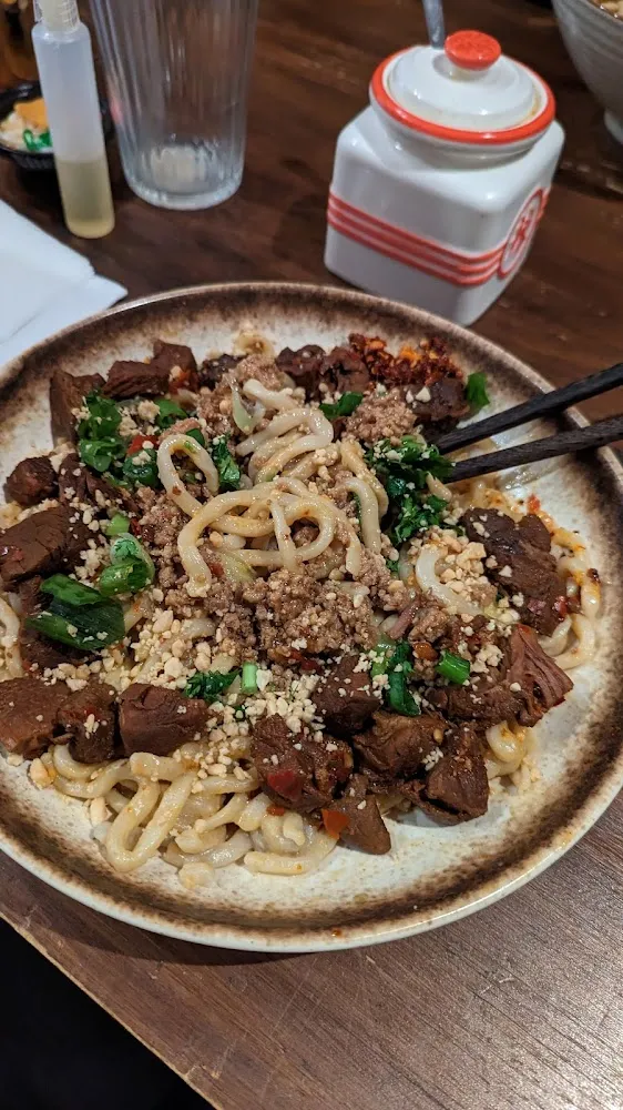 Nouilles Dandan Au Porc Haché Supplément Ragoût de Boeuf