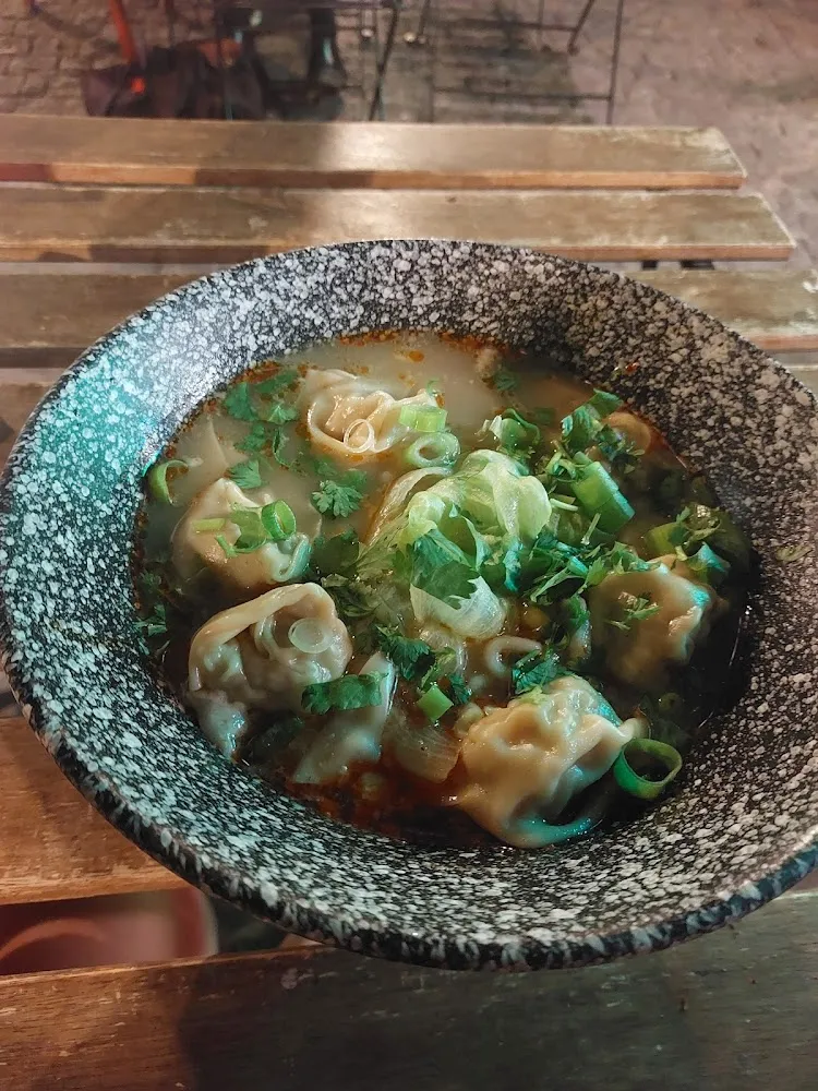 Soupe de Nouilles Et Raviolis Au Porc
